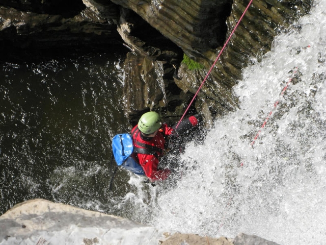  Rápel por la cascada 